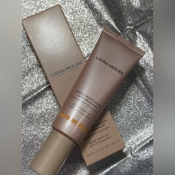 Laura Mercier Light Revealer Natural Skin Illuminator Tinted Moisturizer… - Picture 2 of 9